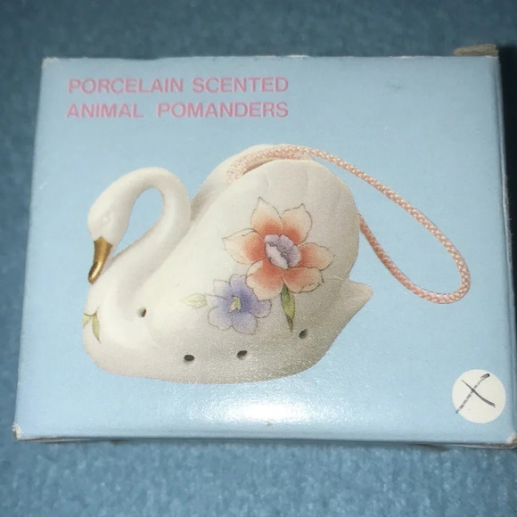 POMANDER Porcelain scented swan - Picture 6 of 7